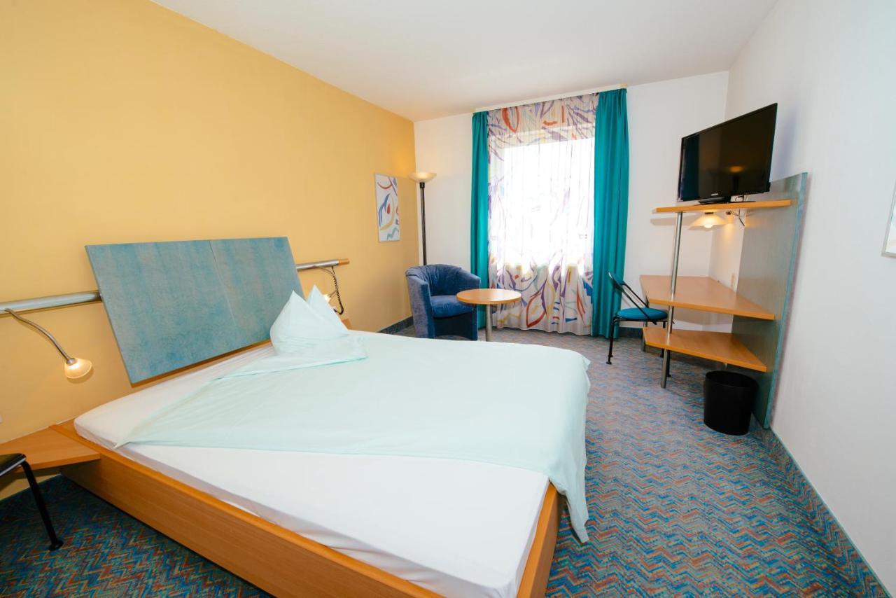 Hotel Residenz Schnelldorf Bagian luar foto